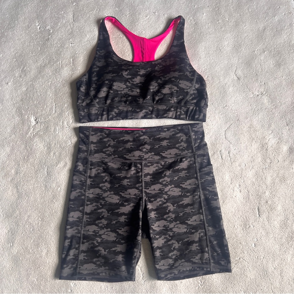 NWOT-Juicy Couture Camo Sports Bra&Biker Short Set-Hot Pink Lining,Size XL/L